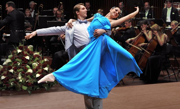 Balletttänzer*innen auf der Bühne