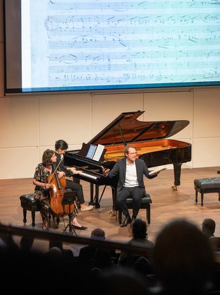 2 x hören Schubert - mit Anastasia Kobekina und Markus Fein